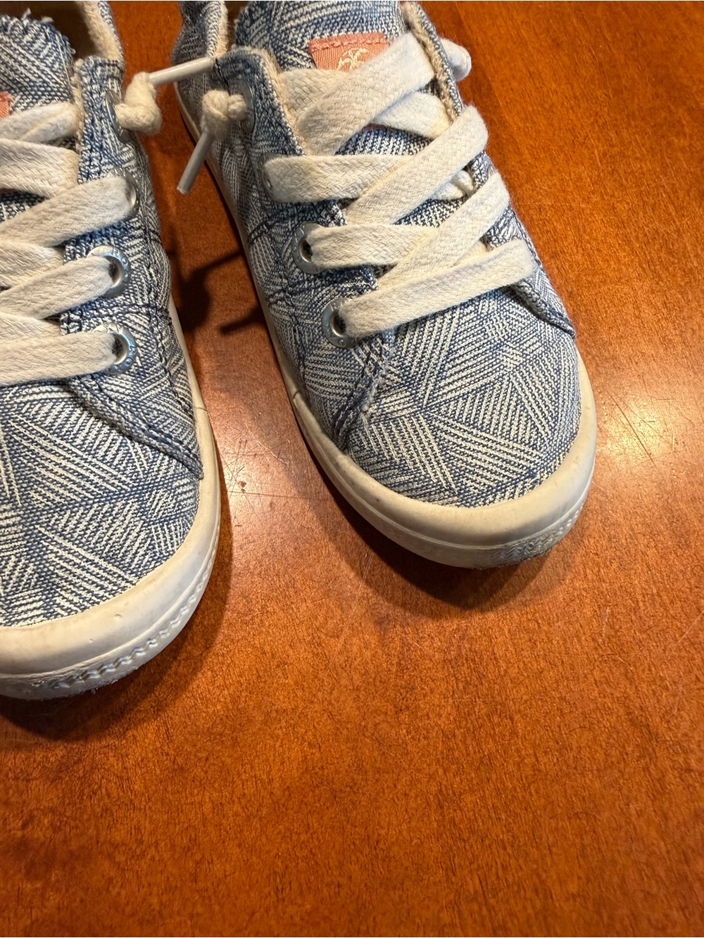 11 Roxy Shoes - Picture 3 of 4